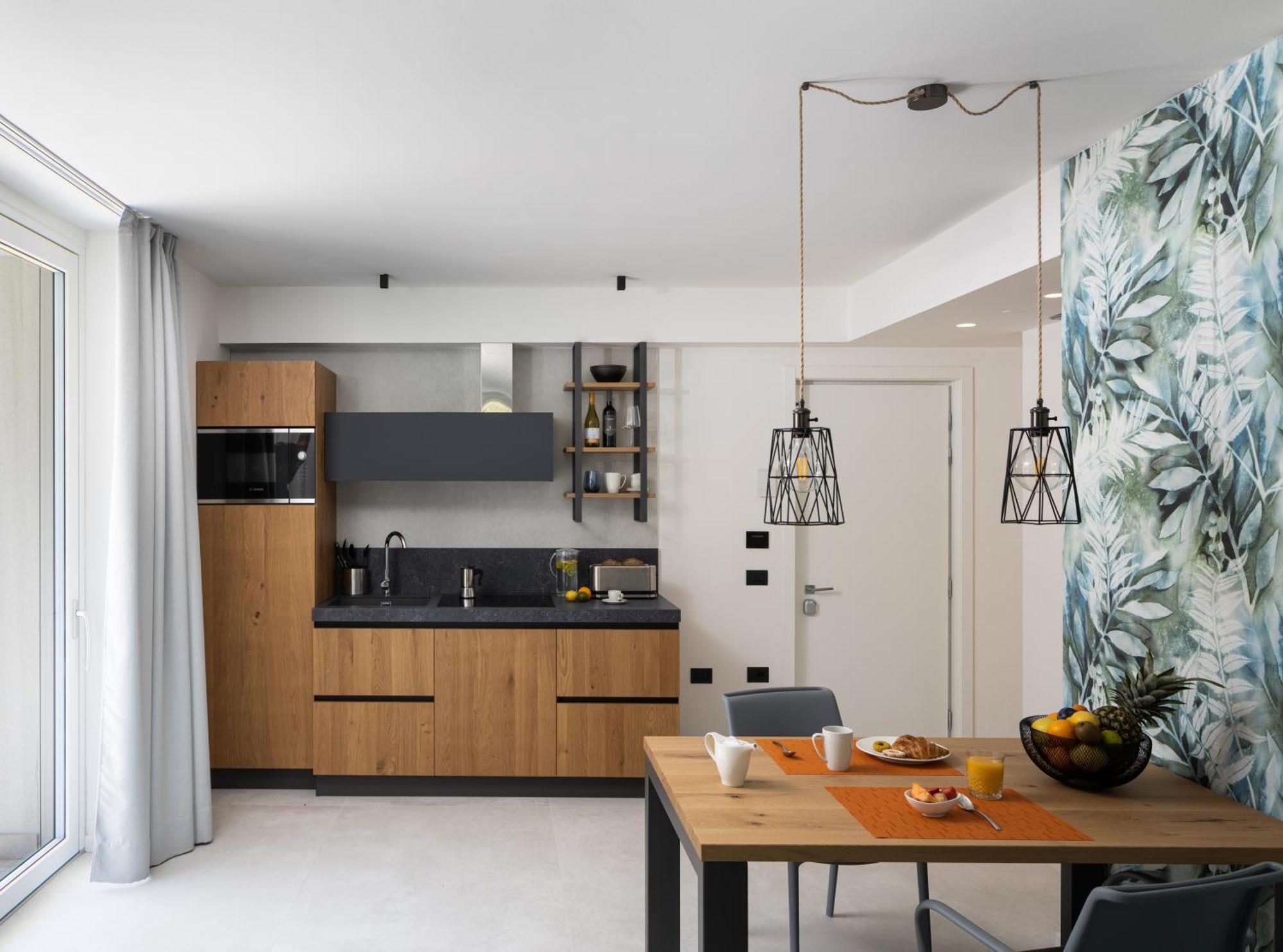 Aris Apartments & Sky Pool - Tonelli Hotels - Adult Friendly Ρίβα ντελ Γκάρντα Δωμάτιο φωτογραφία