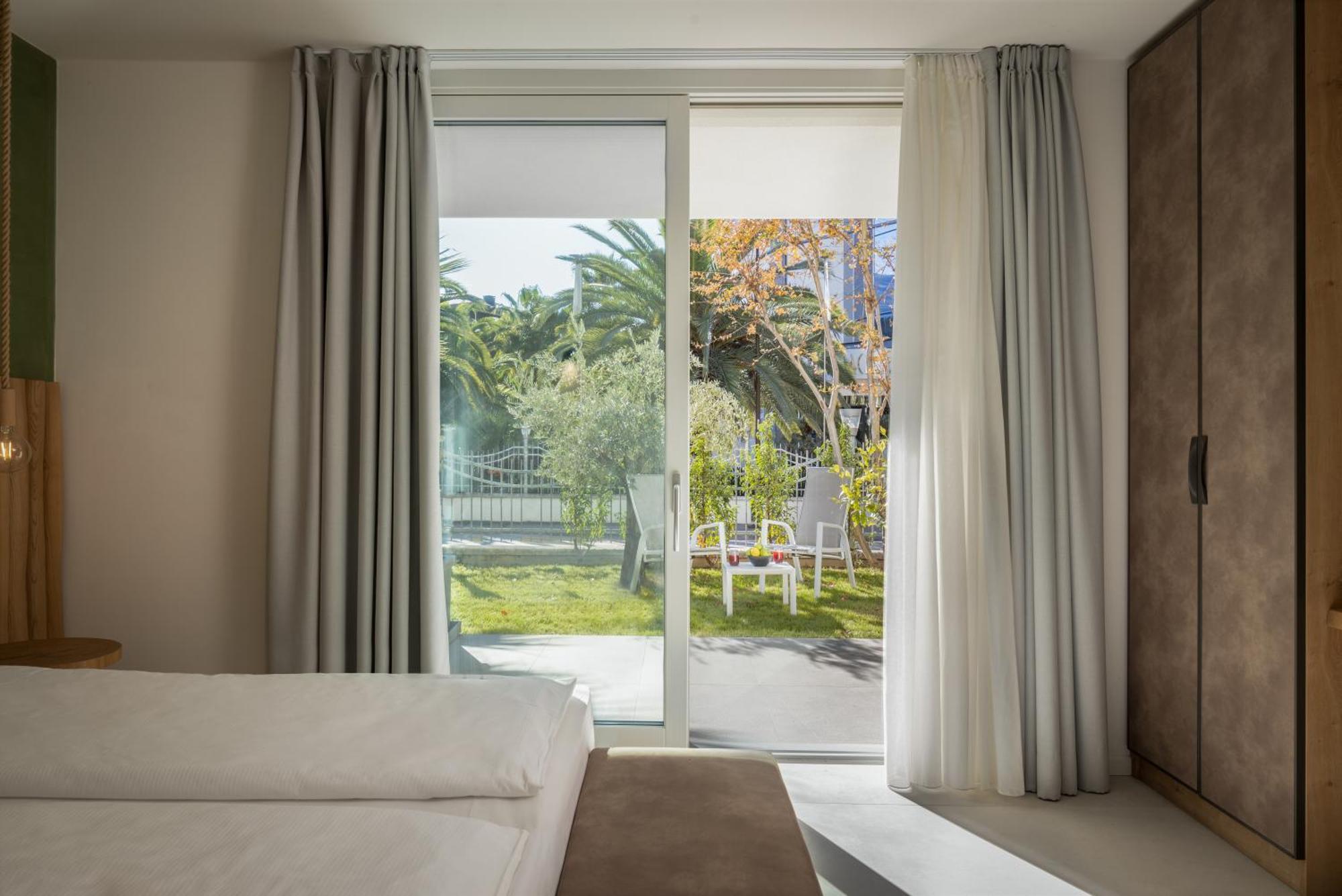 Aris Apartments & Sky Pool - Tonelli Hotels - Adult Friendly Ρίβα ντελ Γκάρντα Δωμάτιο φωτογραφία