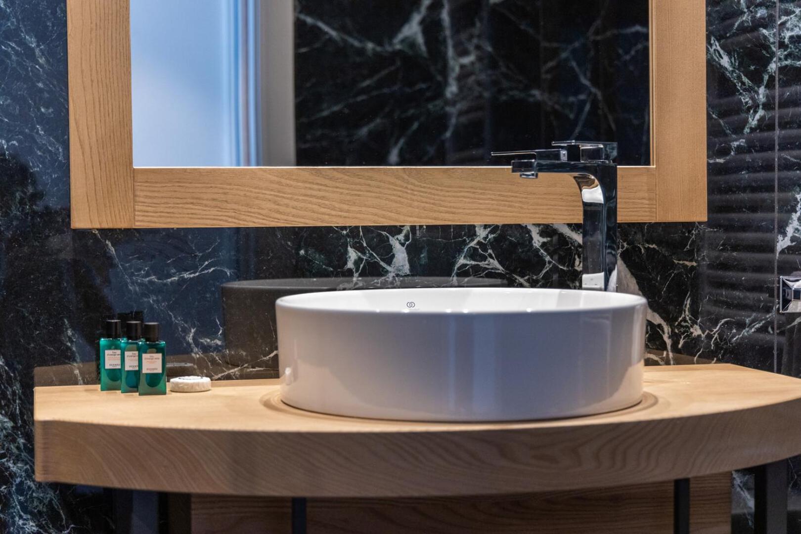 Aris Apartments & Sky Pool - Tonelli Hotels - Adult Friendly Ρίβα ντελ Γκάρντα Δωμάτιο φωτογραφία